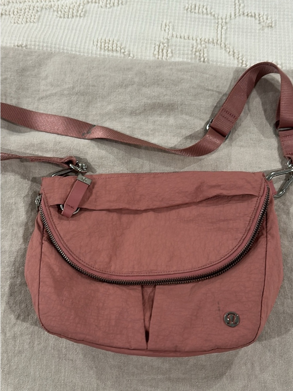lululemon athletica rose mauve crossbody bag